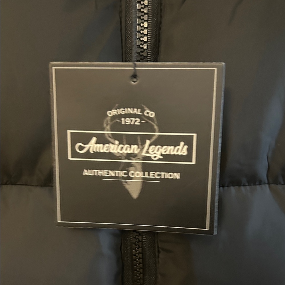 Elegant Black Puffer Jacket - Picture 2 of 6